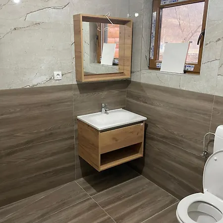 게스트하우스 House - 5 *