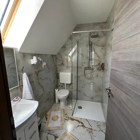 게스트하우스 House - 5 *